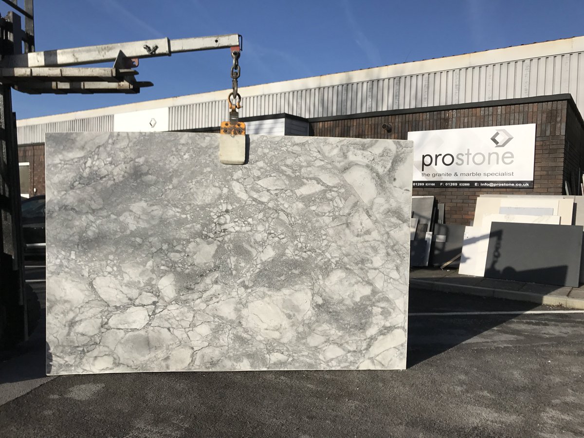 ProstoneLtd's tweet photo. Our slab of the week definatly goes to the amazing Super White! #Prostone #Granite #SuperWhite https://t.co/Nphg67ewI0