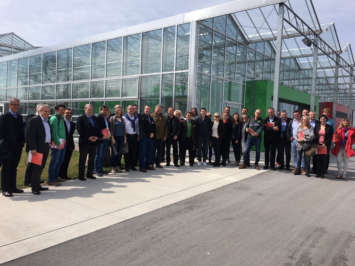 vinelandrsrch's tweet photo. Pleasure to host Minister Rupprechter and the delegation from @austria_in_ca at #Vineland to discuss our #innovation model &amp; #research https://t.co/zi6PIY2VVs