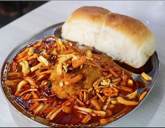 ekplate2014's tweet photo. #misal #Ekplate #ekplateapp #streetfood #Mumbai https://t.co/7LDVrCbfAz