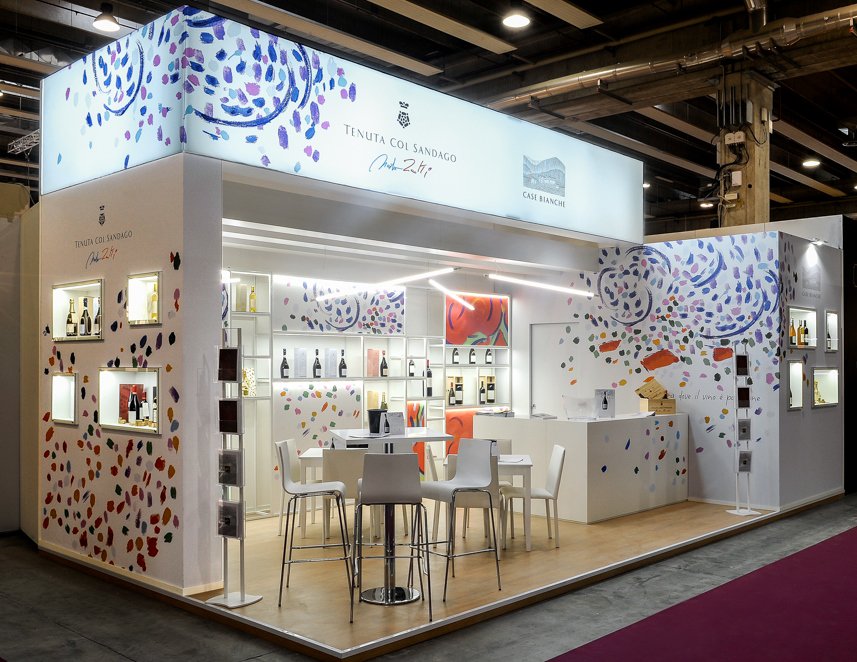 ColSandago's tweet photo. #vinitaly2017 goes on! Find us at pav 6, booth D5 #casebianche #colsandago 🍷 https://t.co/9hzwkpyZwC