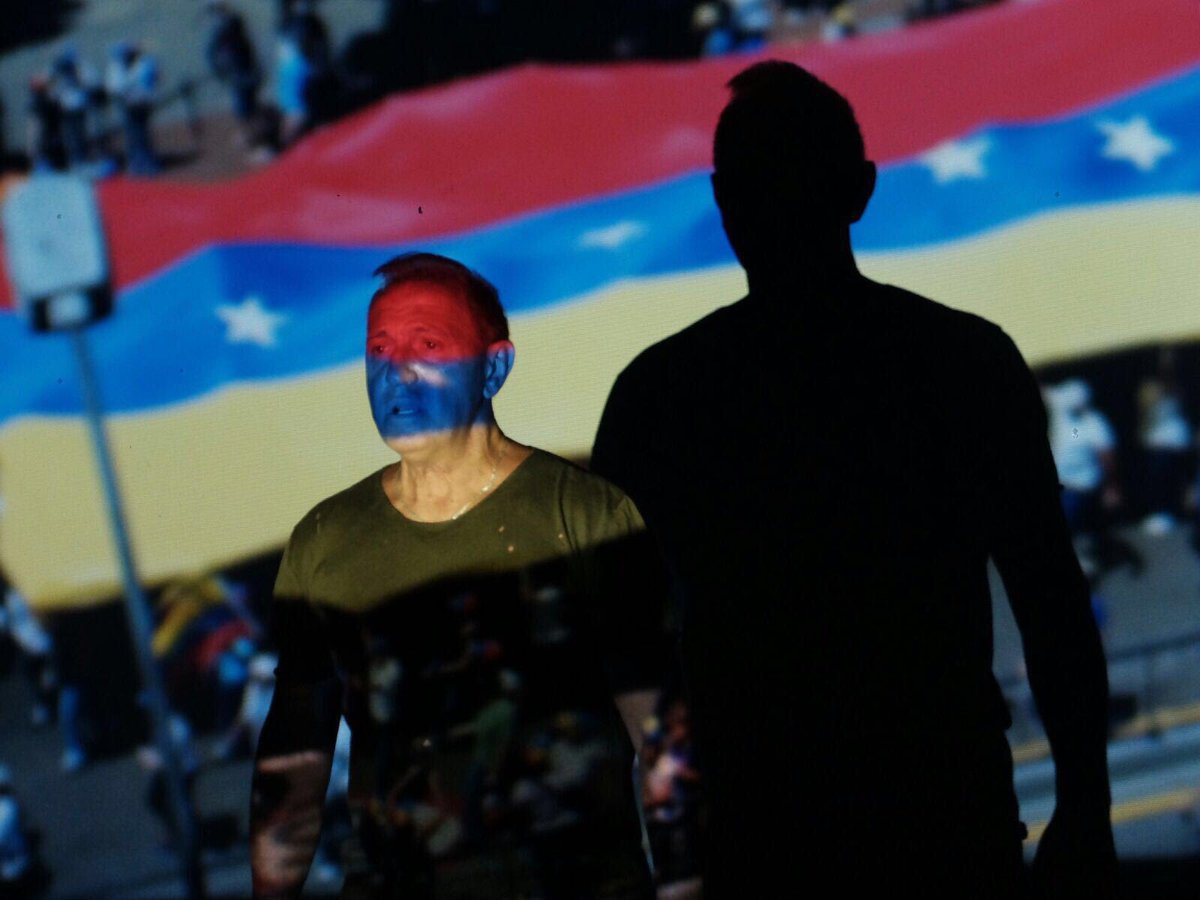 Cero tolerancia para quien no ha sabido querer,ni respetar a nuestro País.A los que hacen suyo lo que es de todos.Por una Venezuela libre!