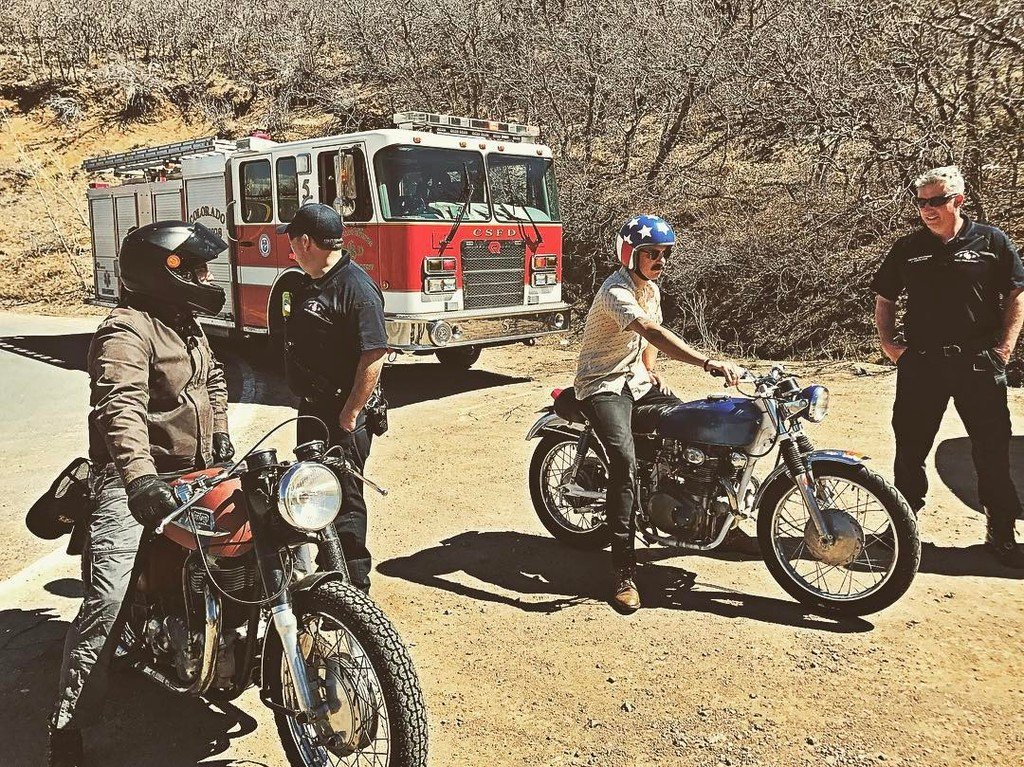 boulderstmoto's tweet photo. Somehow, we find a way to make every ride an adventure...
.
#caferacer #sundayride #cb360 #nortonatlas750 #cb550 #vintagemotorcycle #builtn… https://t.co/FEZJLyA3gm