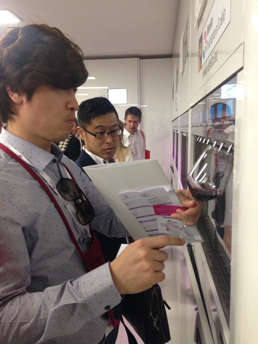 silviasartor94's tweet photo. East Asian buyers discovering #venetowines by Wine dispenser at #uvive #vinitalymfwc @VinitalyTour @ViniVenetiDOC https://t.co/YZsk4MfgFW