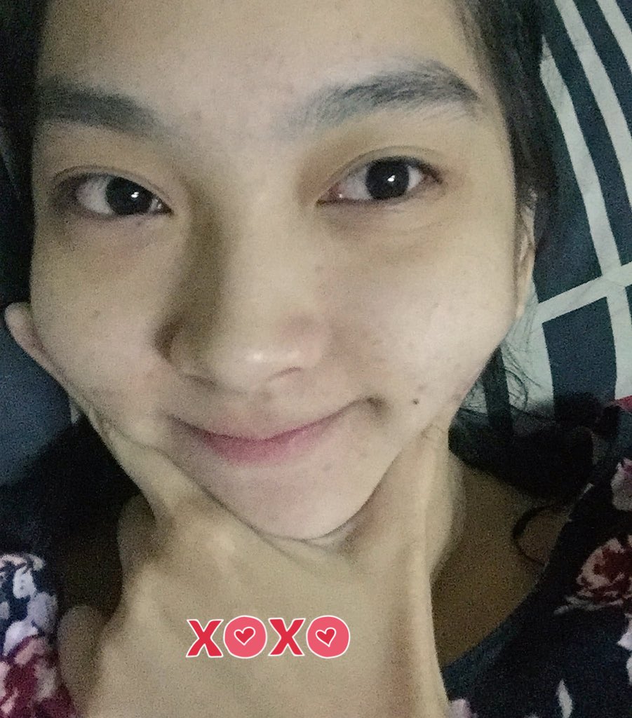 Udah apus makeupppp siap tidur banget nih