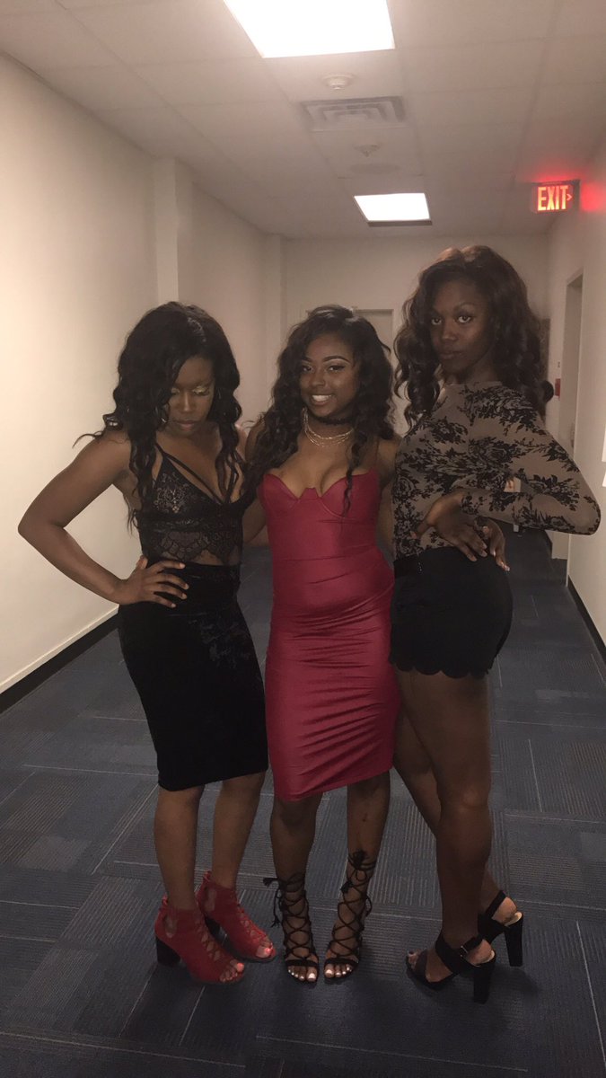 JJnodynamite's tweet photo. Raise your pyramids or raise your standards. #ΘΝRedz #YouThoughtYouKnew #MadeRedz #TheGoodRedz #WeCameToSlay #BommerceRedz #Hammer3Peat https://t.co/Q5FJj5eoZH