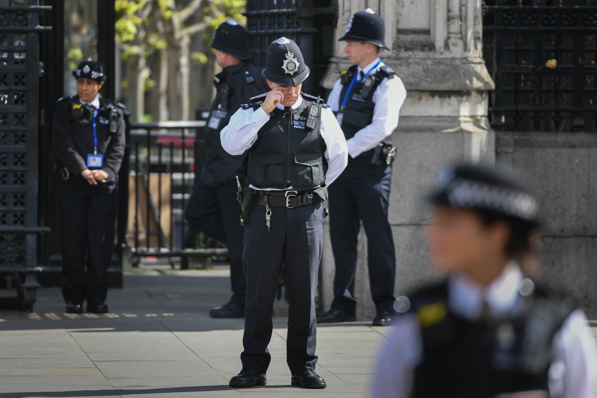 LBC's tweet photo. Moving photo captures policeman wipe away tear at funeral of PC Keith Palmer https://t.co/VsufPXVC96 https://t.co/fGdEyTPmTP