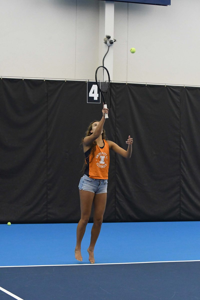 IlliniMTennis's tweet photo. Thanks for the support yesterday, @IlliniVBall! The real question: are you better at singing or tennis, @coachtamas? 

#Illini https://t.co/4qA6zPOecr