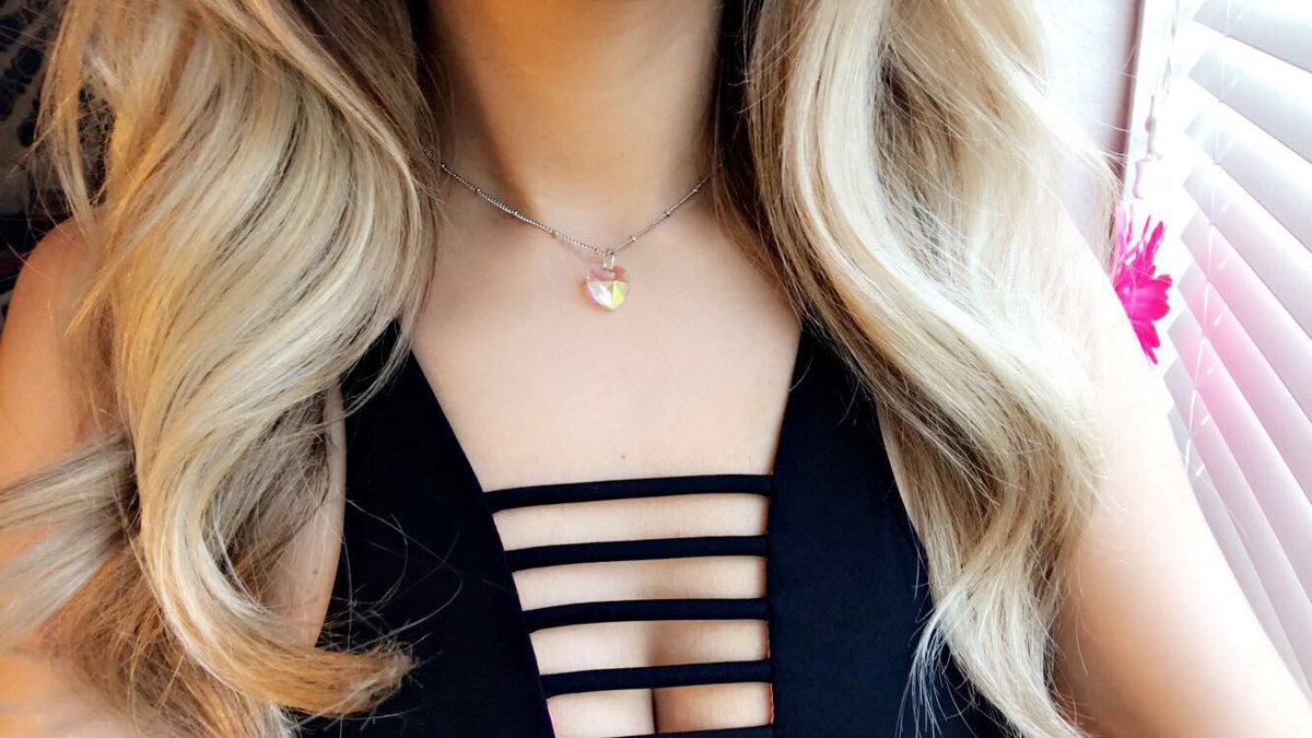 DreamTreeShop's tweet image. Happy Monday! You can still get 1 free if you purchase 2 w/ code COACHELLA2017 ! 🦋