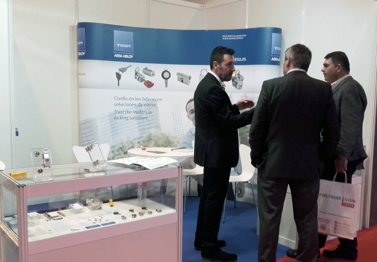 TESAASSAABLOY's tweet photo. TESA ASSA ABLOY estuvo presente en la Fer Interazar mostrando su producto #eCLIQ. Más info - https://t.co/LIvEpWMvEX #noticia https://t.co/UIsY7CZC8g