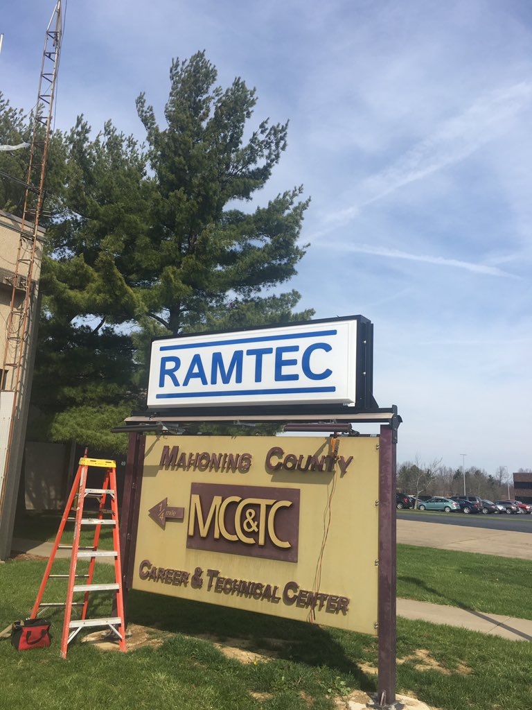 MaraBanfield's tweet photo. #RAMTEC students in @HackettMelissa class on an in house field trip to the RAMTEC Lab. we will offer drone photography @MCCTC @STEMAcademy2 https://t.co/80VAjGbwiS