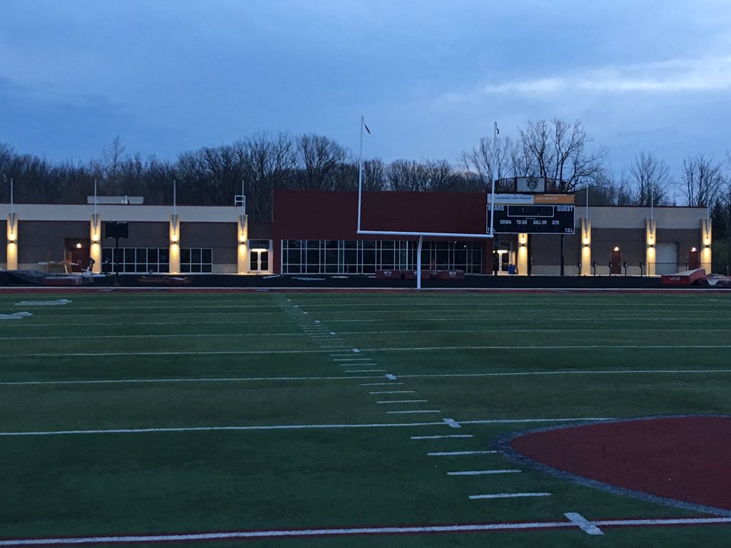 TheCoachDavis's tweet photo. The ambience of the 7am workout.
#ItsLit #NewFieldhouse #MaskOff https://t.co/YGR6b0HSl9