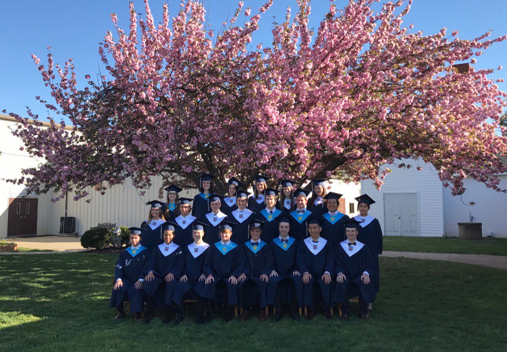 BSHKieran's tweet photo. Class of 2017! Knights through and through! BSH is more than just a school, it's home. https://t.co/z5ZZ0L1Ewf