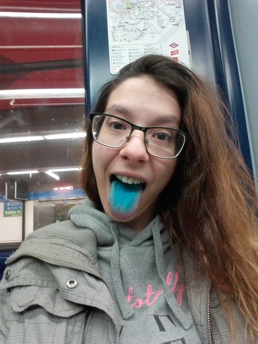 Comiendo pitufos por madrid. Jajajjaa https://t.co/O1n8WjXupZ<a href="/tag/rtzendasexy"class="tags"><span>#rtzendasexy</span></a>