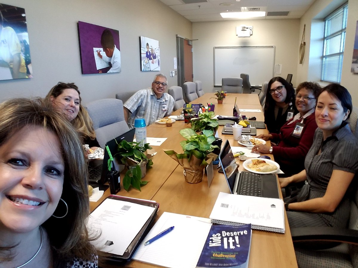 Celebrating #NationalSchoolLibraryMonth and #AssistantPrincipalWeek with this amazing leadership team! #TeamSISD #PHEGRIT #Hooah