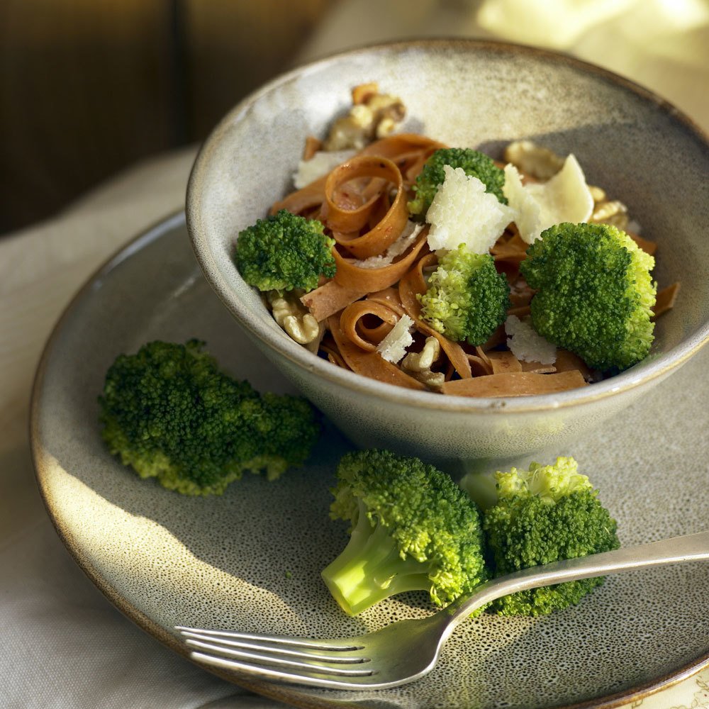 Cintas de zanahoria con brócoli y nueces y 15 recetas más para cuidarte y disfrutar esta primavera. bit.ly/2nNMhxq