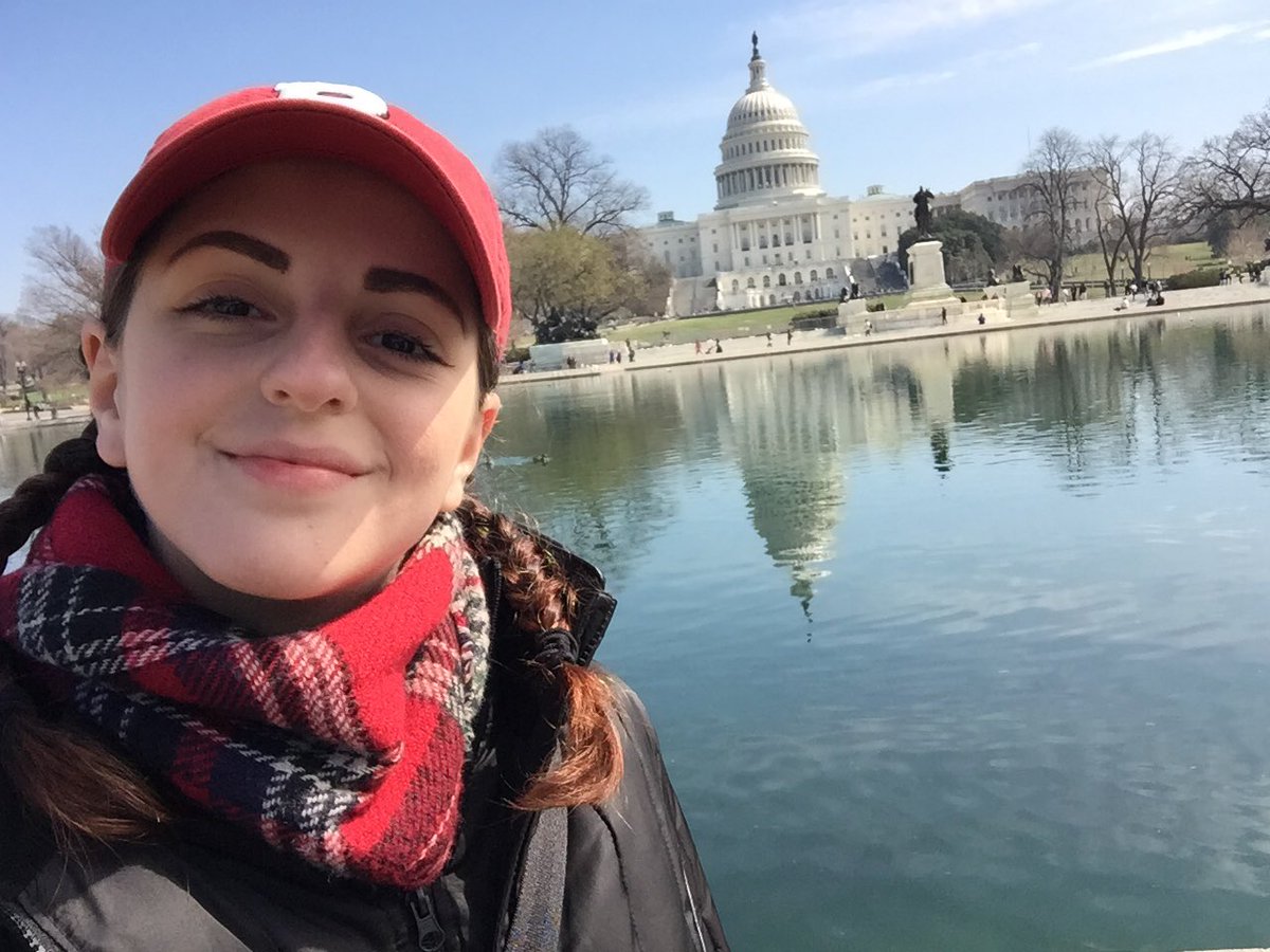 s1imeprincess's tweet photo. @CHS_GLI hey it's me in front of my future place of employment (hopefully) https://t.co/2nltvTKHQx