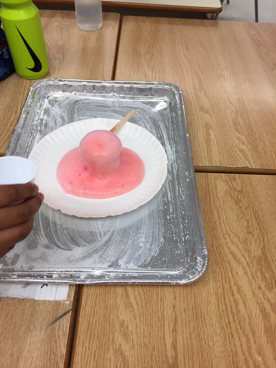 MrsLee000's tweet photo. Making volcanoes erupt today! Learning about rocks and minerals is so much fun! @rjlee_ps https://t.co/eiF2Itz1x0