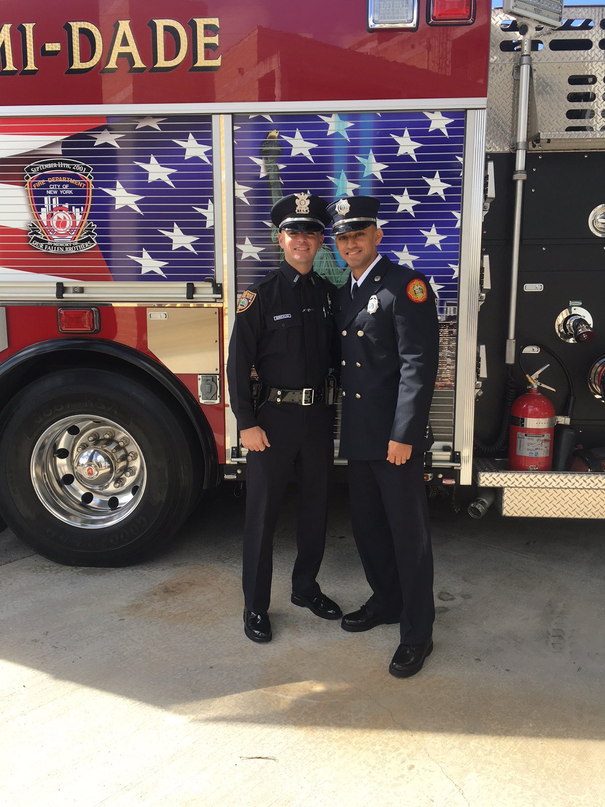 Miami Beach Police on Twitter: "👮MBPD Ofc. Bryan Gonzalez with his brother  🚒 @MiamiDadeFire Frank Gonzalez! #NationalSiblingsDay  https://t.co/Ryx72bLIO7" / Twitter