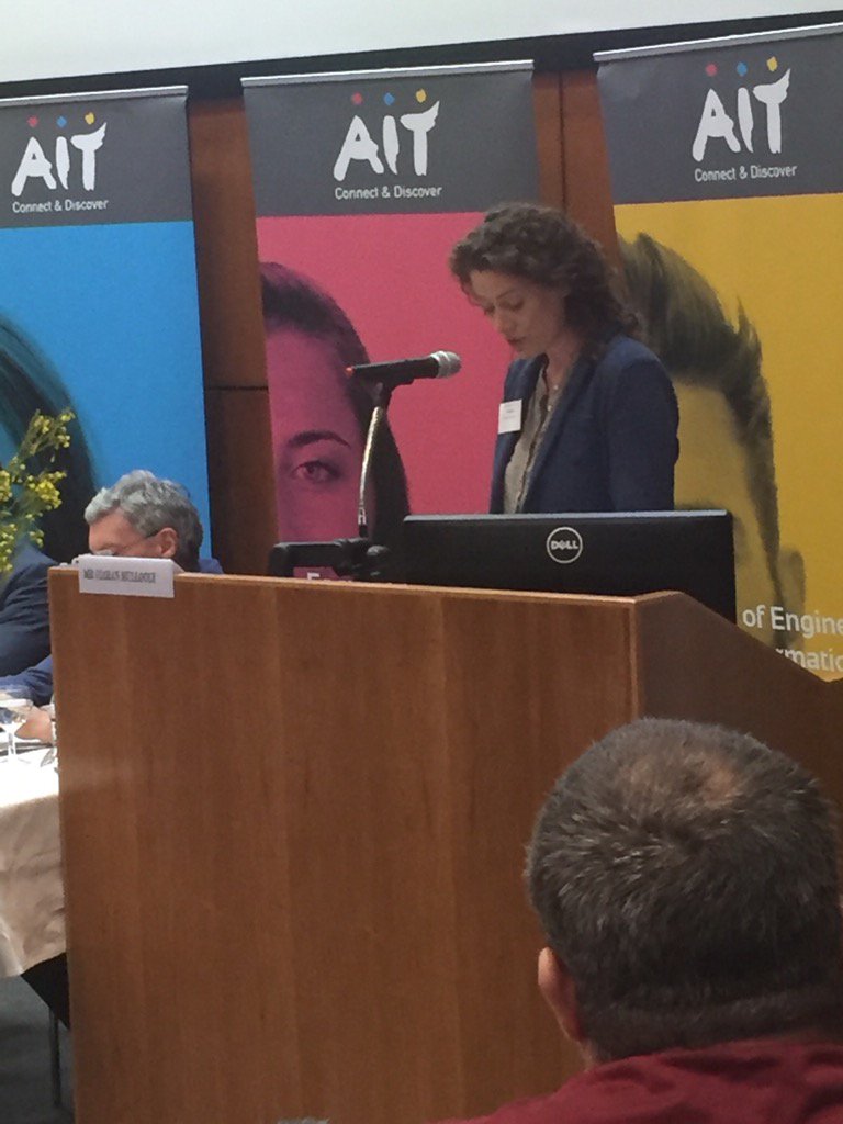 CllrAengusOrour's tweet image. Enya Murray of Eco Eye presenting at #environ2017 @AthloneIT