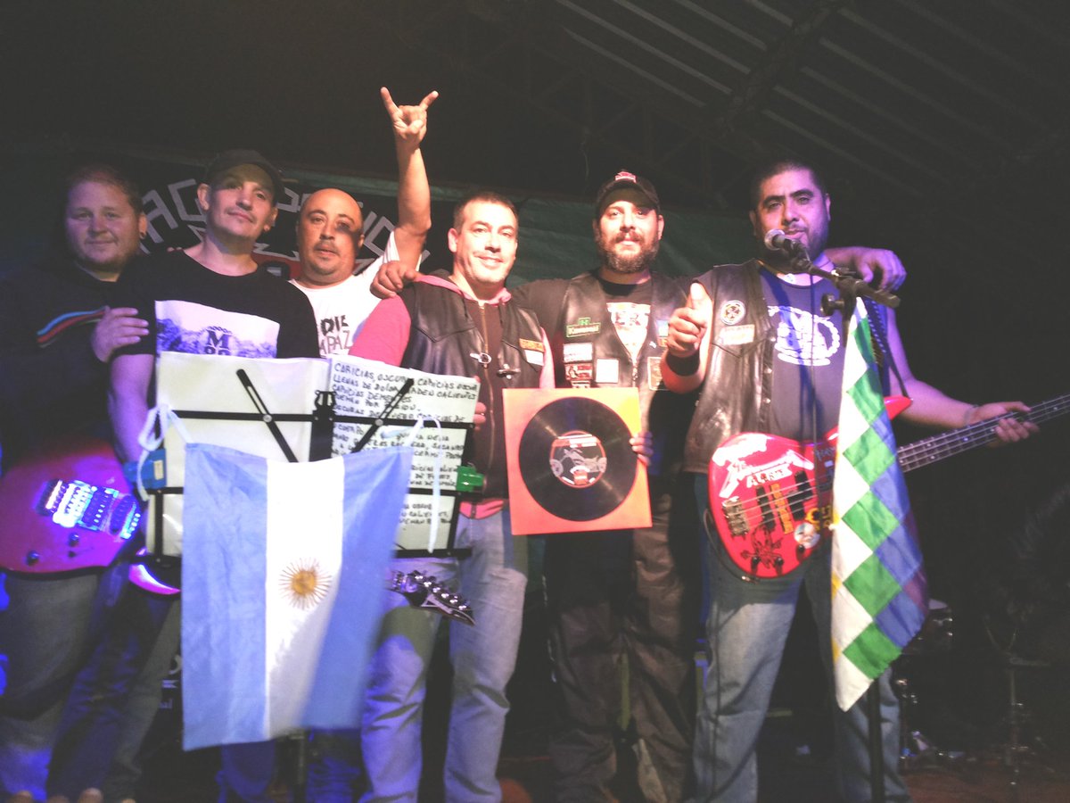 m82rock's tweet photo. GRACIAS POSEIDOS CHACABUCO
LA LLUVIA NO IMPIDIO LA FIESTA Y EL AGUANTE DE TANTOS AMIGOS
M-82 LES DA MIL GRACIAS https://t.co/Mhnmy2uYx0