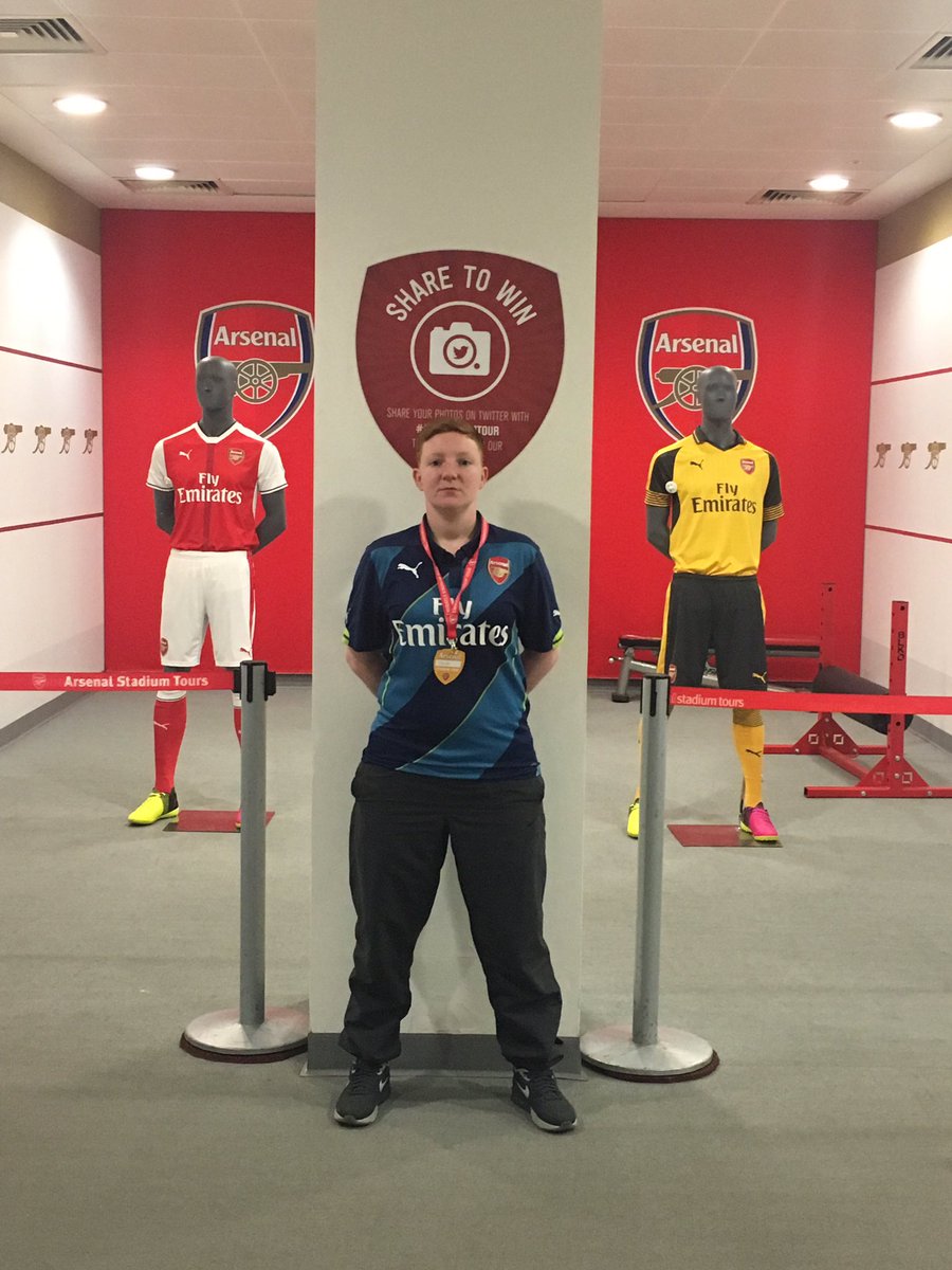 LauraShannon95's tweet photo. One of the team! #AFCStadiumTour ❤❤❤ https://t.co/pqjVe0iY3q