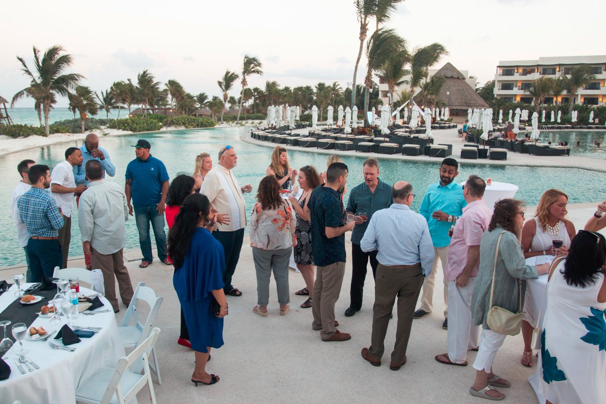 RanjiniPoddar's tweet photo. Congrats @artechinfo #2016PresidentsCircle winners who were treated 2 vacation in #Cancun recently. #workhardplayhard #IWork4Artech https://t.co/4zylzmxaVh