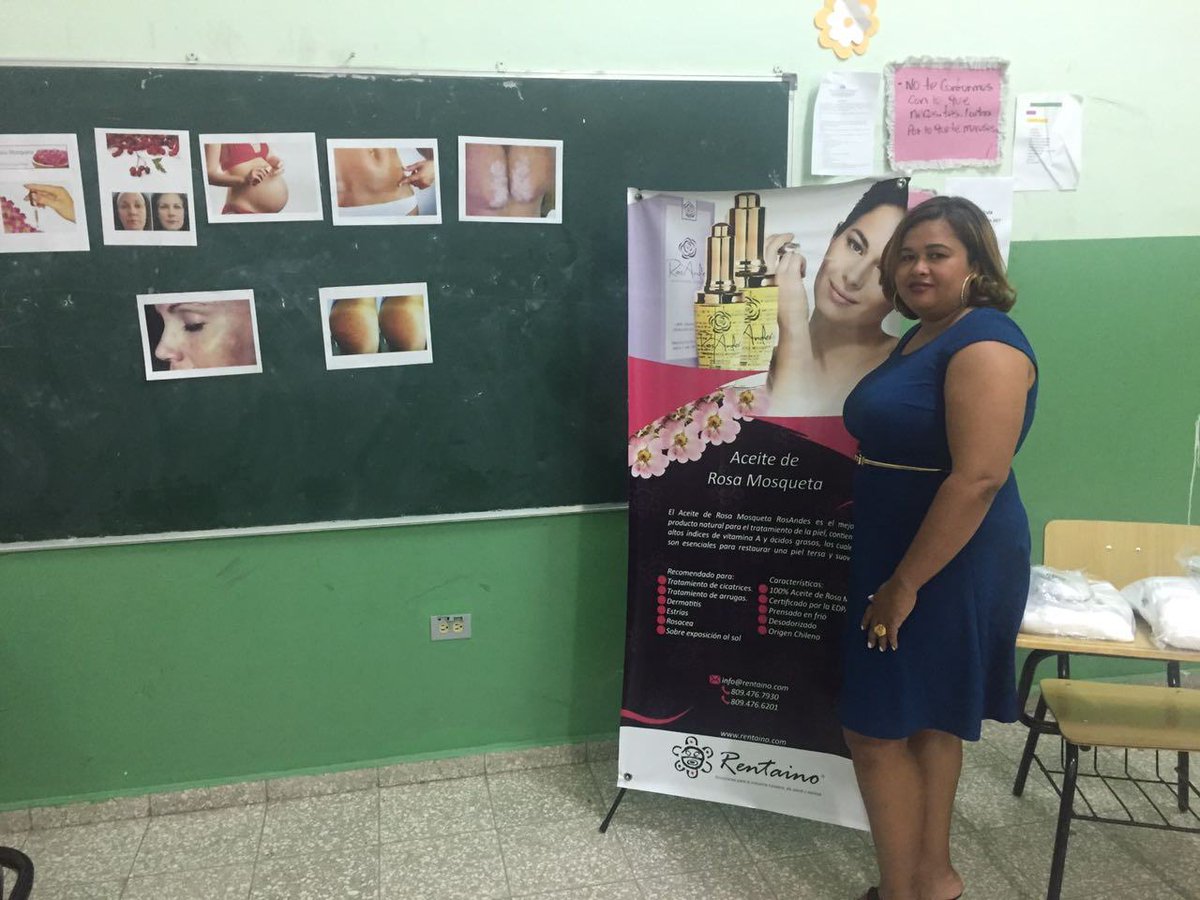 Rentaino's tweet photo. Presentación del Aceite de Rosa Mosqueta en el Politécnico Gregorio Urbano Gilbert en Puerto Plata. https://t.co/4lYBYGn6Iy https://t.co/zd5EUU0VIL