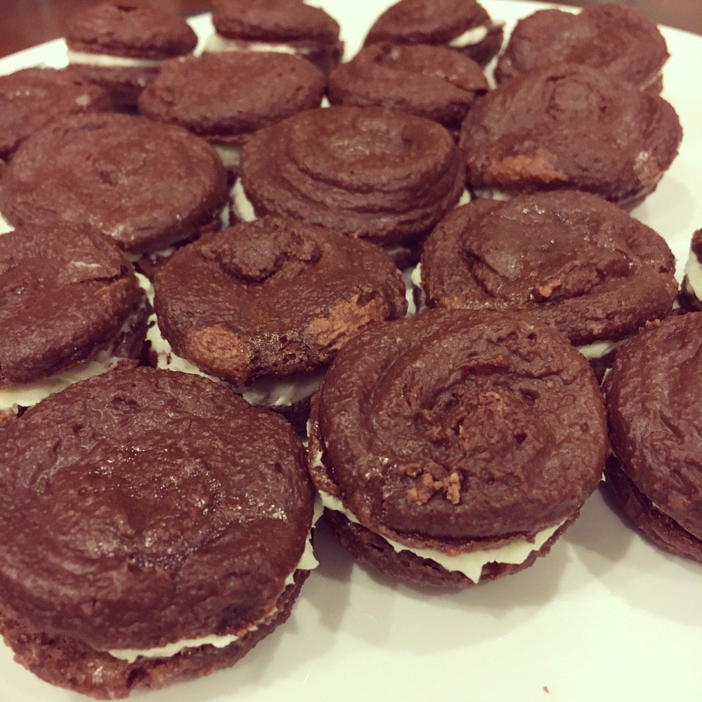 ranika's tweet photo. I know I didn't macaron decision when I made these last night ๐ #chocolatemacaron #notoreos #prochef #SundayFunday https://t.co/76hOydov9M
