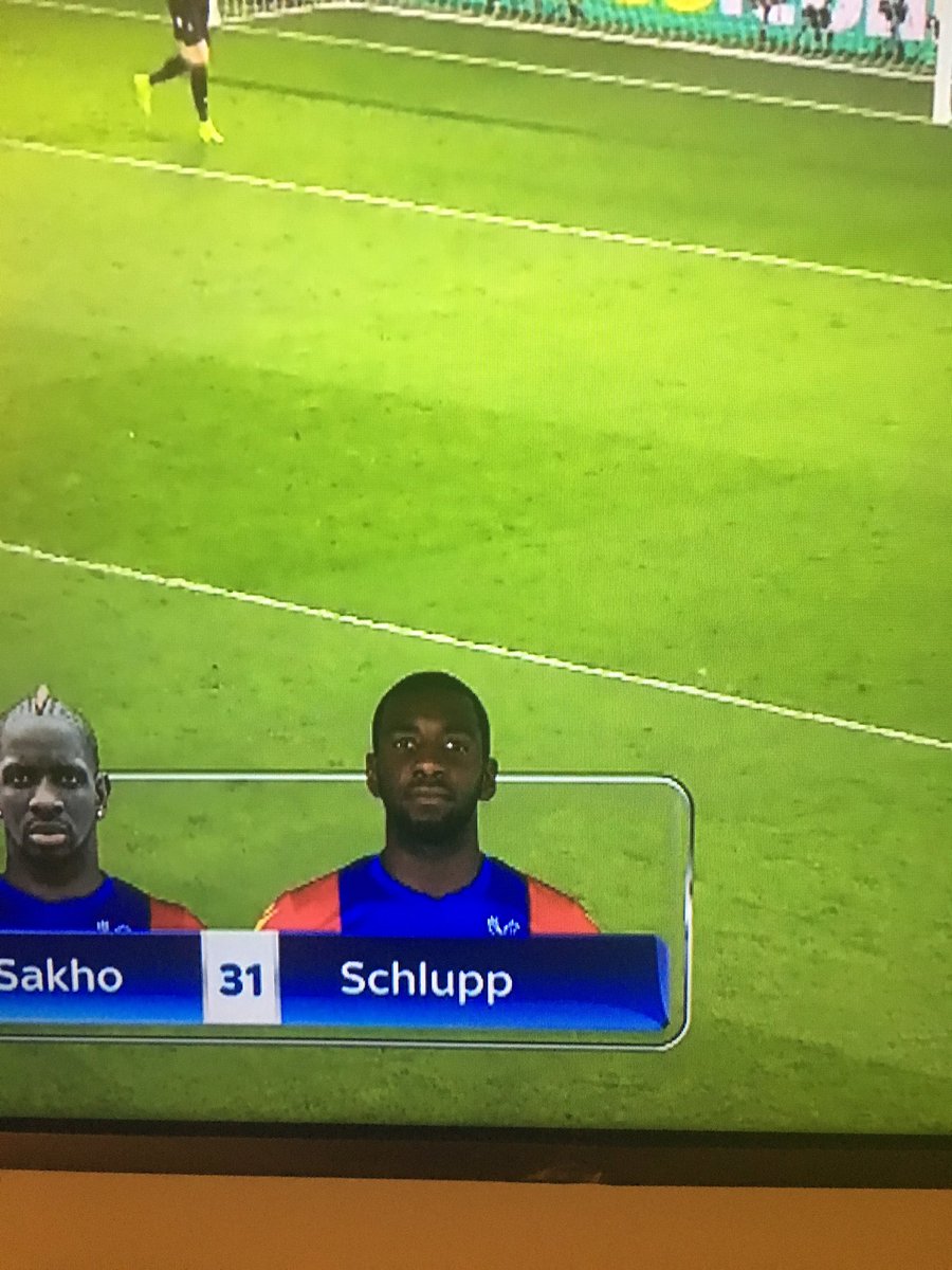 carlosgoss's tweet image. Typical #blackProblems &quot;all dem man look a like&quot;  😜 #MNF pretty sure @YannickBolasie plays for Everton #fail