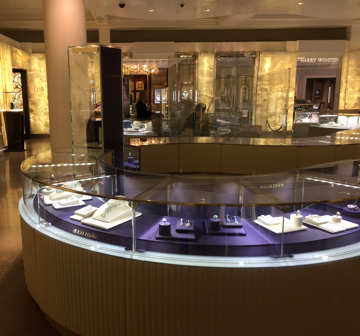 Showcase_Hire's tweet photo. Boghossian- https://t.co/9F0B3VU1yp
#displaystand #displaycase #displaysolutions #glassdisplaycase https://t.co/ymfbCPOemk