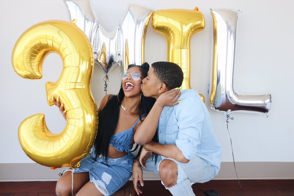 dearra's tweet photo. We officially hit 3,000,000 today 🎉 All because of the amazing gang behind us! Love you all so much 3mill+ smooches 😘 #DK4L3MILL #DKGANG https://t.co/EHySo1ZAwX