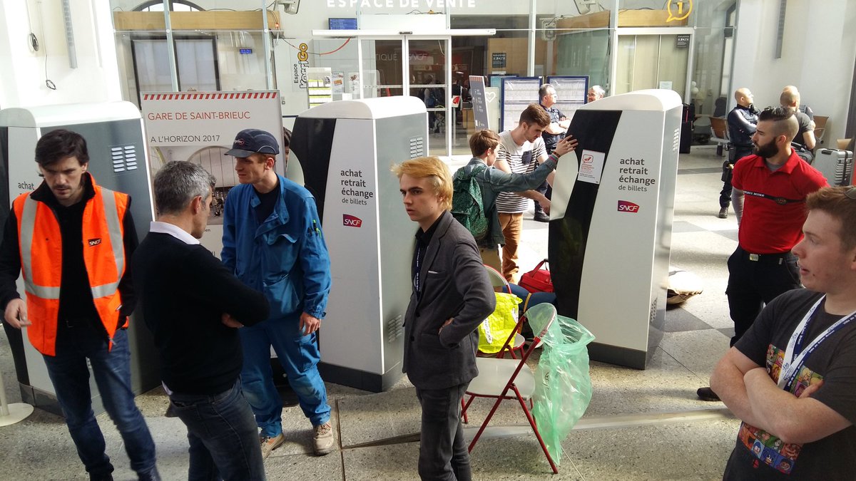Adrien_Arnaud's tweet photo. #datathonmobility c déjà fini 1/3 merci aux différents partenaires pour avoir préparer l'évent @KreizennDafar @ConnectGares @Afpa_Formation https://t.co/wRzj5NJYPa