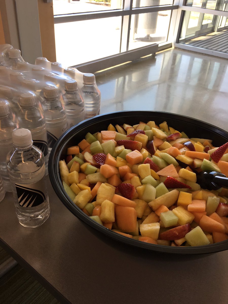 Serving up some healthy food @ Ward 7 Health Alliance Network meeting #freshstart <a href="/dcck/">DC Central Kitchen</a> @Ward7Outreach