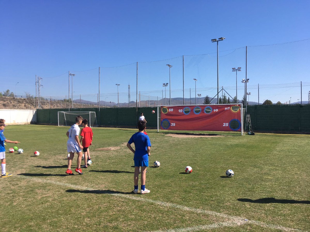 DeductorSpain's tweet photo. Esta mañana ha arrancado el I Campus de Fútbol Ciudad de Calatayud, hemos disfrutado de una mañana perfecta para jugar a fútbol 😎 ⚽️ https://t.co/a0KEEXV38D