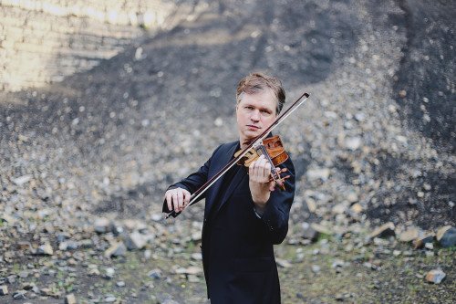 naxosofcanada's tweet photo. "There is a lovely freedom in #Kraggerud..." - @SeenandHeardInt
https://t.co/epuN9SemGa https://t.co/ij7EahKAEn #Mozart @VSOrchestra https://t.co/QTAUF8ph4P
