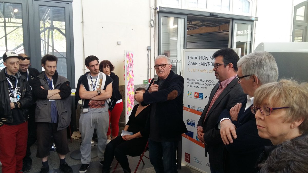Adrien_Arnaud's tweet photo. #datathonmobility 2/3 c déjà fini. Merci aussi aux différents partenaires @VilledeStBrieuc @StBrieucAgglo @regionbretagne https://t.co/6SEsHiALIh