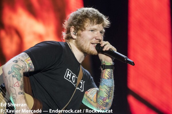 edsuffolk's tweet photo. OH MY OH MY! @edsheeran last night! incredible😍😍
|Barcelona|➗🇪🇸➗
#edsheeran #DivideTourBarcelona https://t.co/VHyZNXA8Kg
