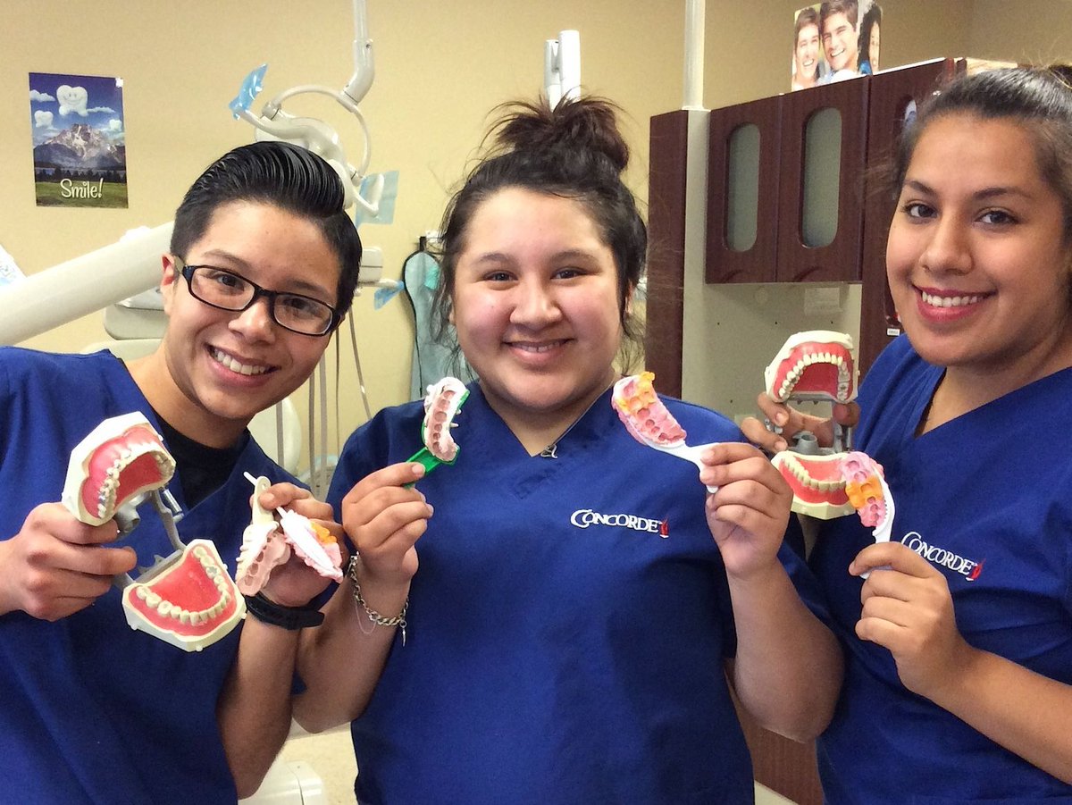 ConcordeCareer's tweet photo. #DentalAssisting students taking impressions to make #temporarycrowns in lab. #handsonlearning #ConcordeSanAntonio https://t.co/dTCG04zx3l