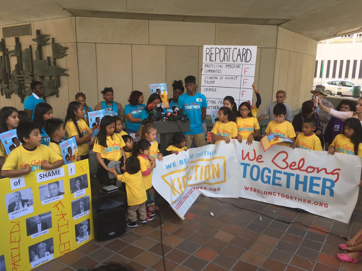 tomaskenn's tweet photo. When I grow up I want to be like these kids who are going to DC to stand against Trump and his anti-immigrant policies! #WeBelongTogether https://t.co/Y89OVLslwX