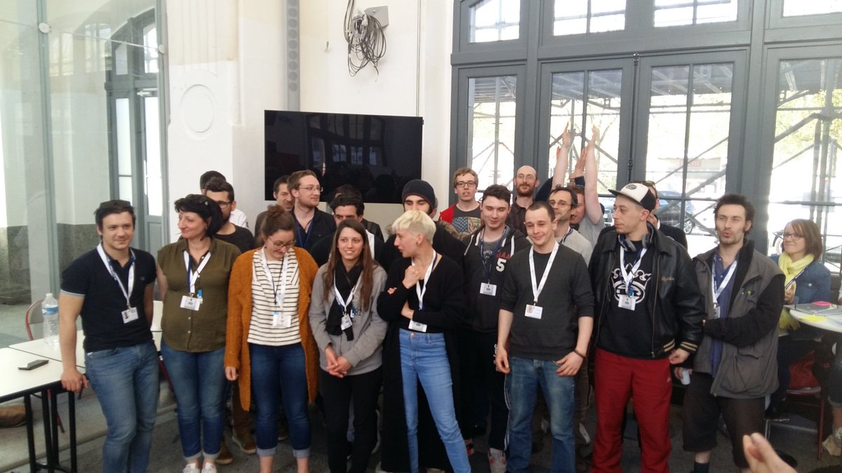 Adrien_Arnaud's tweet photo. #datathonmobility 3/3 c déjà fini.Merci aux méduses ;) @simplonco @AGEFOSPME @CGET_gouv @GretaCotesArmor #CordonElectronics et aux passants https://t.co/JrXTW1fiGQ