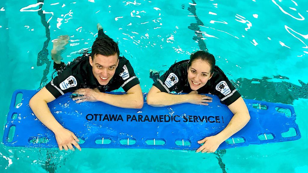 OttawaParamedic's tweet photo. Our @ottmarinemedic member teaching pool side interventions to graduates from @collegelacite https://t.co/ekWGyuLwW6