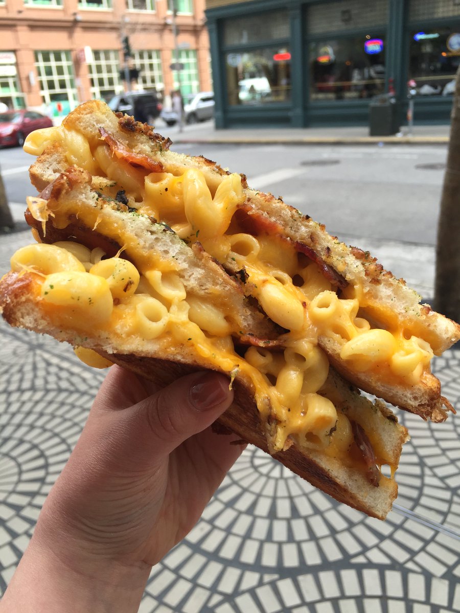 The_Melt's tweet image. Hey #MacDaddy lovers! 💛 Earn double rewards when you order one of these bad boys from 4/10-4/16. #nationalgrilledcheesemonth #perksprogram