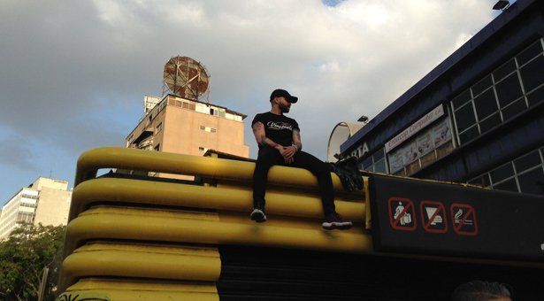 MarisolMpirela's tweet photo. Nacho llegó temprano a Chacaíto #10Abr (fotos) https://t.co/wlFroWWYXo by #la_patilla via @c0nvey https://t.co/1oirs7s0Mc