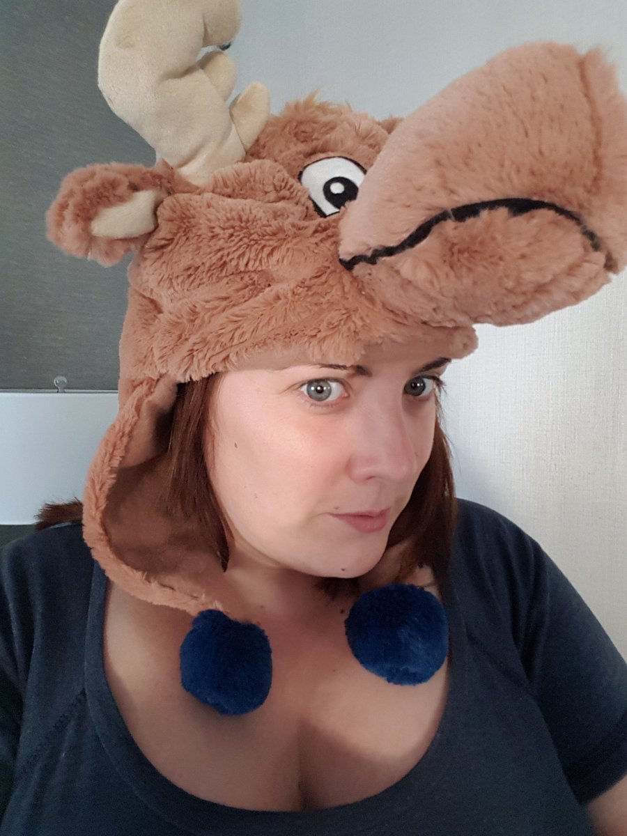 nikable's tweet photo. Suitably attired for the game #TrueToTheBlue #Safecohomeopener #marinersmoose #moosehatselfie https://t.co/OO2aJkVGcm