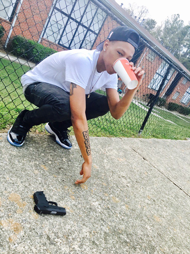 _lilhundo's tweet photo. Still dat same youngin 🤑🤑 https://t.co/4FkT8b7P3W