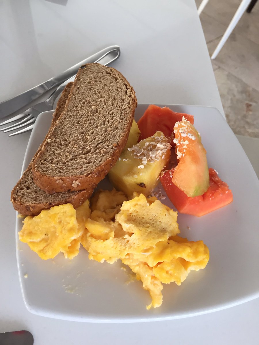 ayda_e001's tweet photo. "I'll eat some breakfast, then change the world" #thegreentaste #thegreenlife https://t.co/0kW4oEz6iA