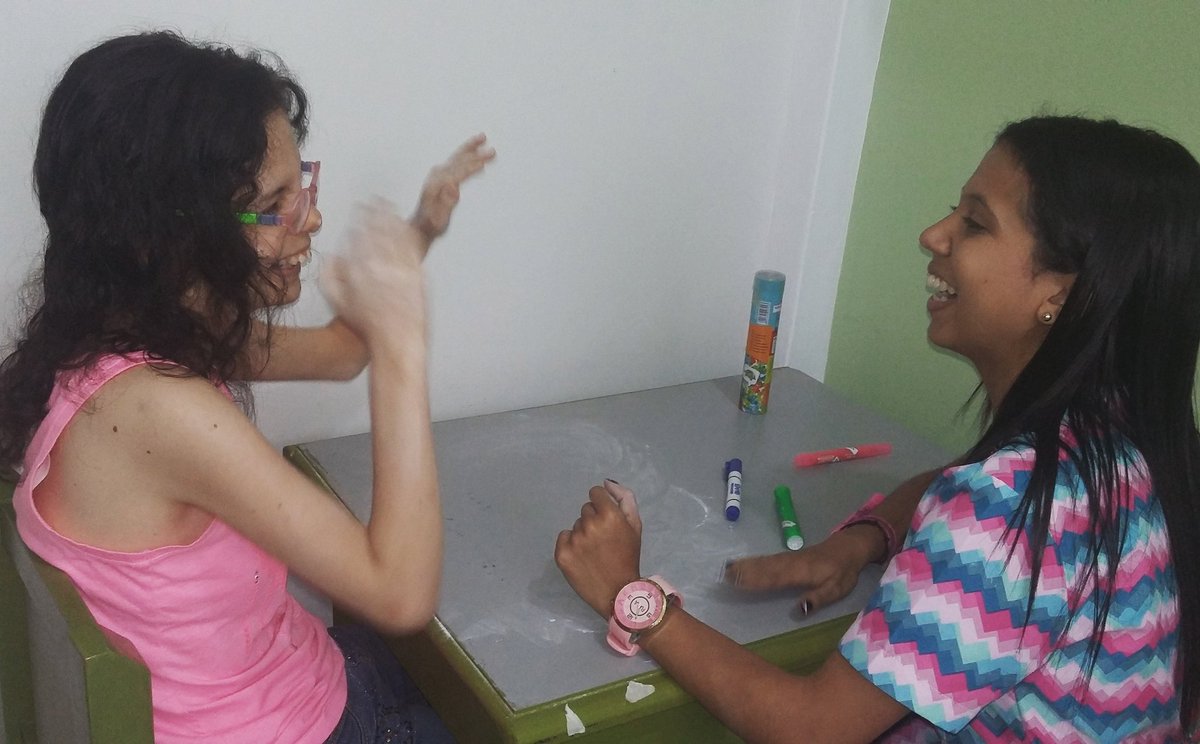 delamanoconori's tweet photo. Haciendo lo que mas le gusta, "cantar" con su terapeuta en @cedinta 🎶
#musiclover #musicoterapia #cedinta #trisomy8 #noinvisible #insistir https://t.co/INMLS08vxz