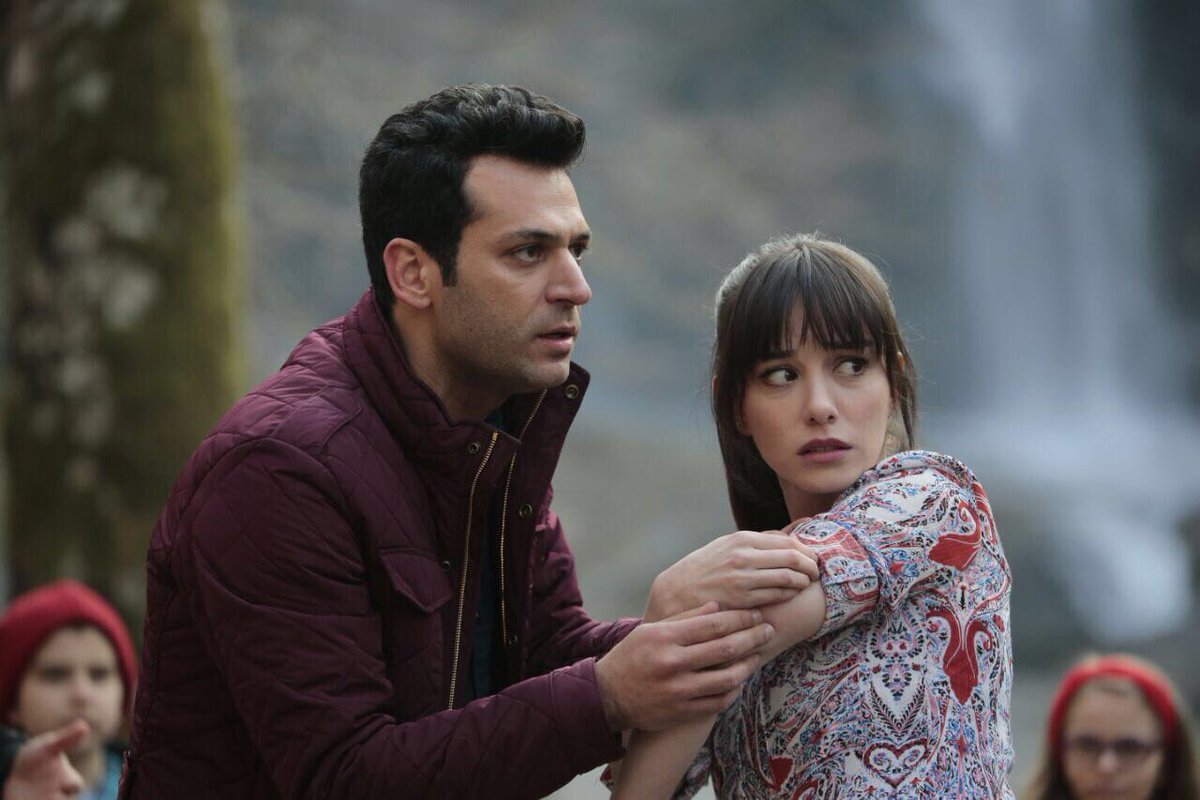 ilkopucukfilm's tweet photo. Filmden bir Murat Yıldırım ve Özge Gürel fotoğrafı 🎬 
#MuratYıldırım #ÖzgeGürel #ilköpücükfilm 💋 #firstkiss #luckyredfilms ❤ https://t.co/B7AURRtivu