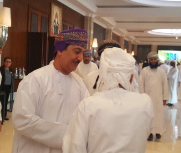 zadg4's tweet photo. على هامش الاحتفال بتدشين المؤسسات الخيرية الوقفية تشرفت بالسلام ومصافحة سماحة الشيخ احمد الخليلي مفتي عام السلطنة . https://t.co/BAAMdhcxLF