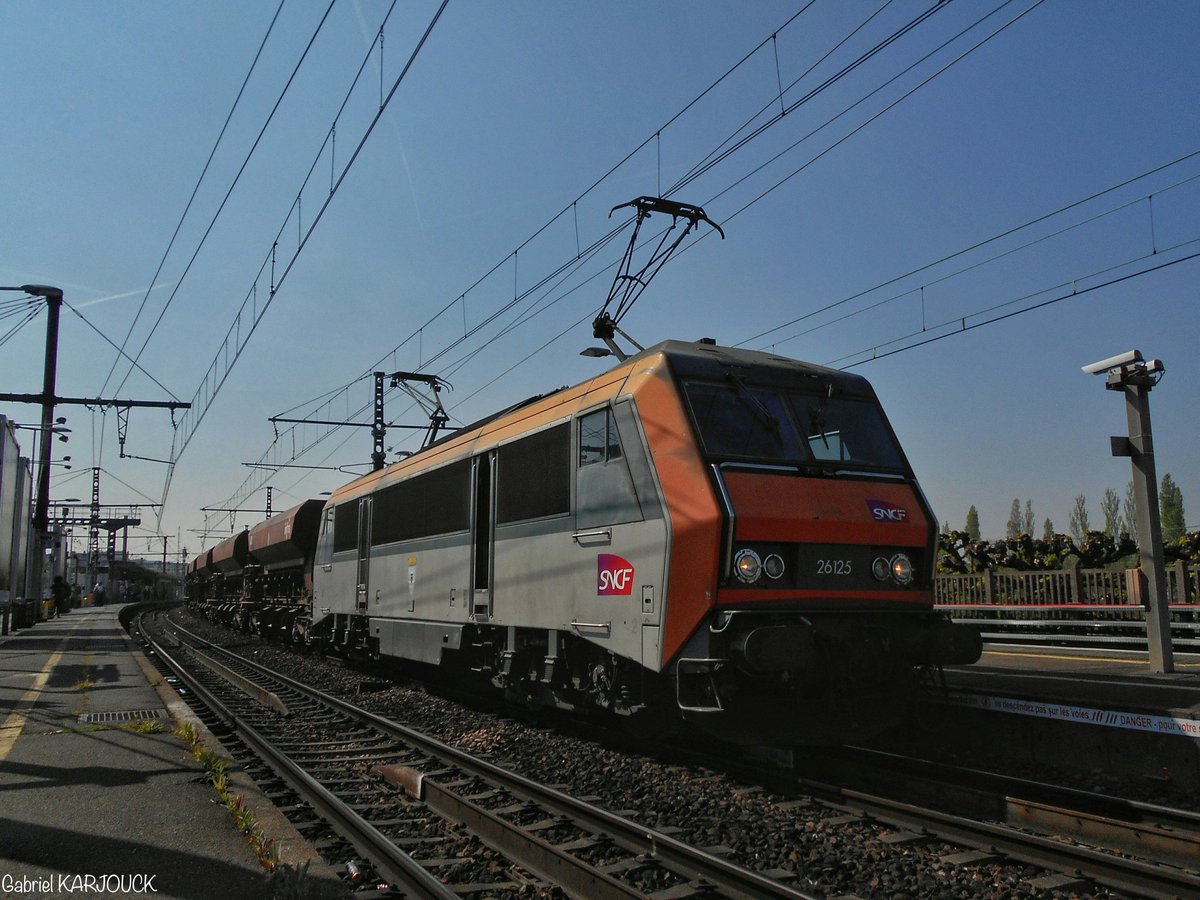GabrielVk9's tweet photo. Salut @elpitch ! #fretsncf @SNCF #photosncf #infrasncf #photography #sncf https://t.co/eE5CqFCYnM